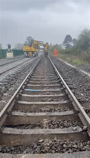 🛤️ Track and overhead line works in Dublin🚉 Station and track works in Galway, 🚦Twin-track & signalling work in Cork🛤️ Trackwork in Geashill and beyond, 🙏 Thanks to all our teams 🦺 who worked around the clock over the weekend to improve and maintain our network.