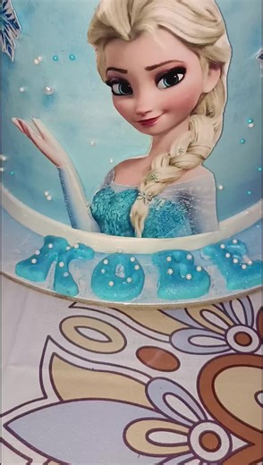 #jaceliciouscravings #elsathemedcake #frozencake