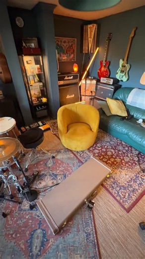 Florent Garcia on Instagram: "Le projet custom shop est enfin arrivé ! Je vous ai tourné une démo sur YouTube si vous voulez entendre ce que ça donne 🔥"