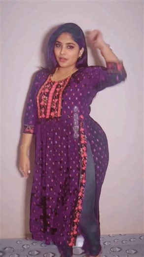 Suthrum boomi sutrum varai #reelspapa #latestupdate #padmaiyer #performance #dancevibe #casualwear #casualstyle #trend #tamil #trend #song #viralreels | Padma