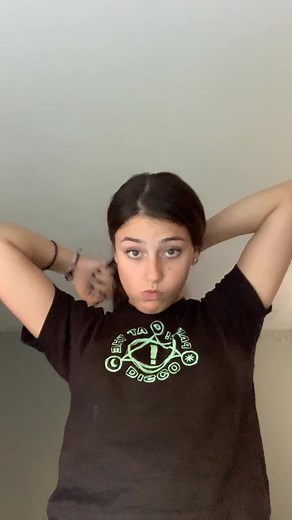 she can clap without her hands | clacking