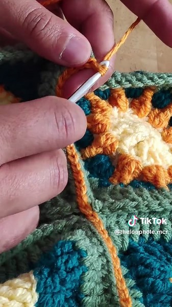 I don't really do voice overs, but I thought I'd be a bit brave today lol. So here's a little tutorial on how I'm joining the granny squares for my blanket 🧶 I hope it helps, and please feel free to throw any questions in the comments 😊 #crochet #blanket #tutorial #handmade #wip #diy #grannysquare #howtocrochet #crochetbeginner