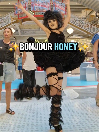Réponse à @homogeneousmilk Celebrating French National Day with a BONJOUR HONEEEEYYY 😎🇫🇷✨ #BonjourHoney #BastilleDay #FrenchHumor #GRWM #FYP