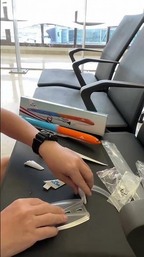 Assembling a KLM B777 Model Plane!