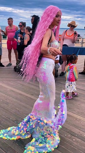 Mermaid parade was soooo funnnn ! So happy to be back after three years ♥️