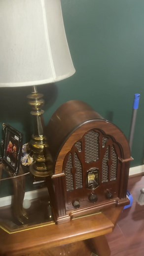 Convert Old Cathedral Radio Into Bluetooth Speaker