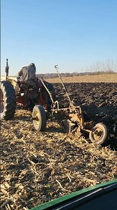 Moldboard plowing with a CASE 800 Tractor and 2 bottom CASE Plow