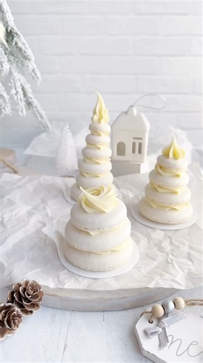 Christmas Tree made with macaron shells #macarons