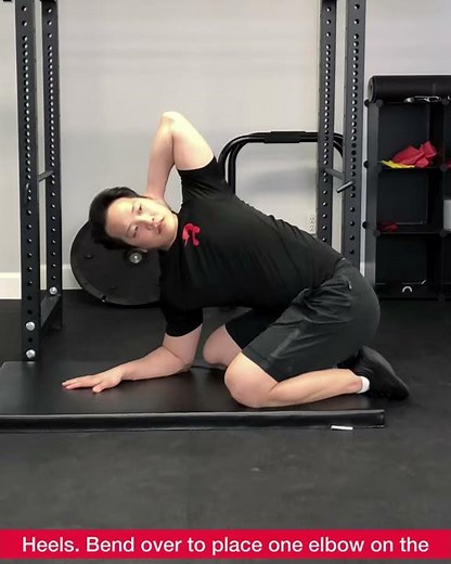 Thoracic Rotation - Loosen your muscle knots in the upper back with thoracic mobility exercises
