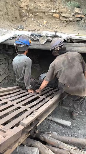 84K views · 859 reactions | Going deep into blackdiamond mining tunnel underground 5000feet #blackdiamond #diamondmining #treasurefinding #secrettreasure #jadestonecutting #caveexploring #cavedive #claustrophobiccave #mining #minecraft #digging #usa | Treasurehunt | Facebook