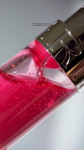 This is your reminder that you don’t need an aesthetic house or fancy equipment to create aesthetic videos!!! A pair of white cardboard, the sun as my main light source, my phone, tripod and a macro lens is you need!! #bts #productvideography #ugctips #clarins #videographytips