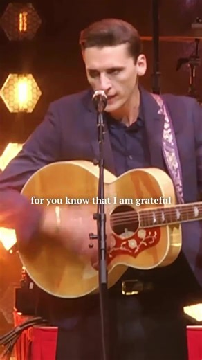 @theredclaystrays performing “on my knees” live