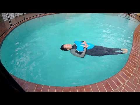 How To Flutter Kick On Your Back With A Kick Board [The Very Basics] Swimming Lessons For Adults