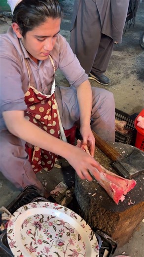 Bone marrow extraction from bone | Afghani food #streetfood