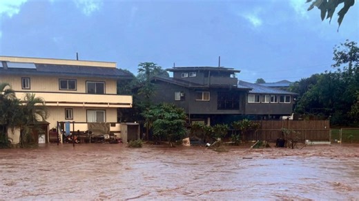 Hawaii's heaviest rainstorm in 20 years threatens dam as flash flood warnings continue