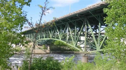 Why the Mississippi River bridge collapsed