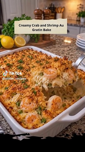 Creamy Crab and Shrimp Au Gratin Bake Ingredients 1 lb large shrimp, peeled and deveined 8 oz lump crab meat 2 tbsp butter 3 garlic cloves, minced 2 tbsp flour 1½ cups heavy cream ½ cup seafood or chicken broth ¾ cup grated Parmesan 1 cup shredded mozzarella ½ cup panko breadcrumbs 2 tbsp melted butter 1 tsp Old Bay seasoning ½ tsp garlic powder ½ tsp paprika ¼ tsp black pepper Salt to taste 1 tbsp lemon juice 2 tbsp chopped chives Directions Preheat oven to 375°F. Pat shrimp dry and season with