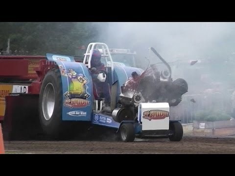 Tractor Pulling CRASH - Motor explosion of 'T SMIDJE @ MADE 2013
