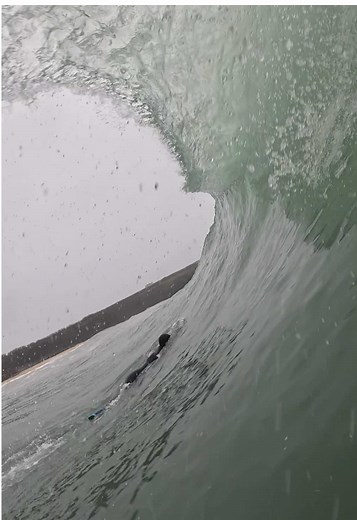 Paddling out and locking into a good one… #bodyboarding #boogieeveryday #bodyboard