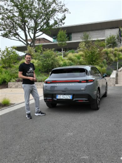 Leapmotor B05 vs VW Golf, ID3 & Astra EV: Trunk, Price, Battery