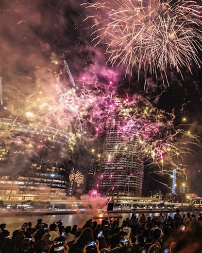 ✅ Your NYE Checklist: Lord Mayor’s New Year’s Eve Fireworks ✅ Usher in 2026 with spectacular colour at the Lord Mayor’s New Year’s Eve Fireworks at South Bank on Wednesday 31 December 2025. The night features fireworks and dazzling drone shows lighting up the sky. 🎆 Fireworks 7:45 pm & Midnight 🛸 Drone Shows 9 pm & 11 pm 👀 Top Viewing Spots Clem Jones Promenade, Riverside Green, River Quay ❗ Important Event Info ❗ 🚗Car Park: Open to pre-booked cars only beyond 6 pm. Intermittent closures wil