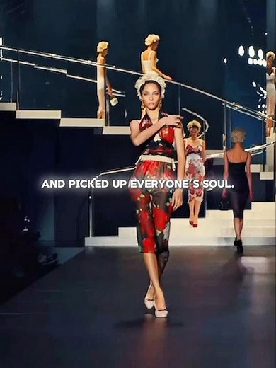 She dropped the sleeve,and picked up everyone’s soul⚡️ #dolcegabbana #ss25 #yasminwijnaldum