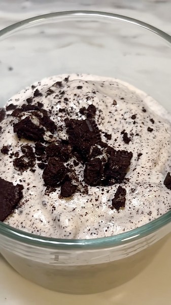 2 ingredient Oreo McFlurry✨🖤 #asmr #recipe #viral #oreo #mcflurry #viralrecipe #shorts #dessert