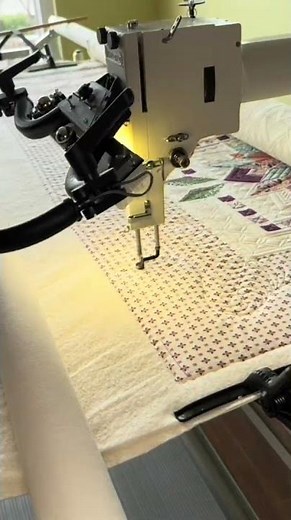 Free Motion Quilting Feathers #quilted #freemotionquilting #quilting