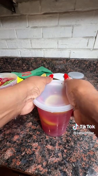 Sparkling Cranberry Lemonade (2 large 32oz drinks) Bright, festive, and perfect for the holidays ✨ Ingredients Cranberry Simple Syrup \t•\t1 cup fresh cranberries \t•\t1 cup sugar \t•\t1 cup water For the Drinks (makes two 32oz cups) \t•\tJuice of 6–8 lemons (about ¾–1 cup total) \t•\tIce \t•\t3–4 oz cranberry simple syrup per cup (adjust to taste) \t•\tSparkling water (to top) \t•\tLemon slices   fresh rosemary, for garnish ⸻ Instructions 1. Make the Cranberry Simple Syrup \t•\tAdd cranberries,