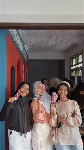 PHOTOBOX KUNINGAN I PHOTOBOOTH on Instagram: "Liburannya ke Nuanza photobox 🤩 promo liburan 2 tema cuma 60k aja dan gratis 4 strip photo🫶🏻"