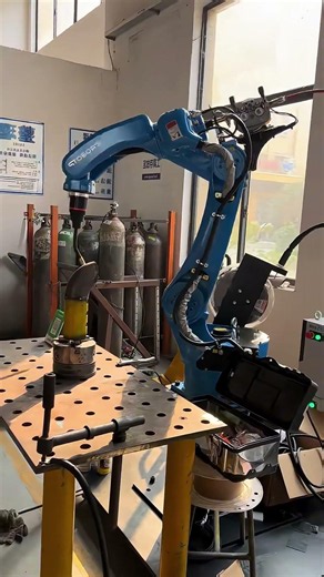 #weldingrobot #IndustrialAutomation #industrialrobots #sixaxisrobot #welding