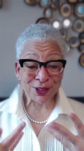 What Is Silver Hair Wisdom? A Space for Women Who No Longer Fit Their Own Life