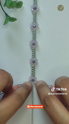 Macrame bracelet square knot with rondelle crystal flower. #macramebracelet #macramejewelry #macramebracelettutorial #gelangmacrame #tutorialcraft #diy