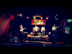 Ox Martin "Be My Loretta" live @ The Blue Light Live