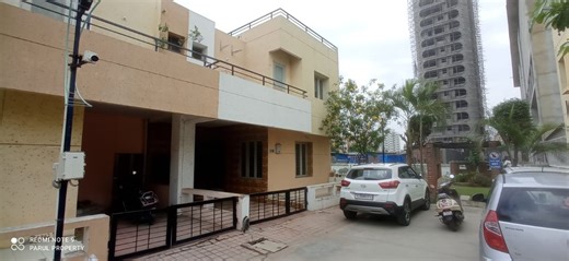 🏡_3 BHK Bunglow Sale With 2 Car Parking Area & Peaceful Locality and Gated Community. Location : Vasna-Bhayli Tp-1 Area Nilamber Circle Nearby,Vadodara.. √ Plot Size : 1260 sq ft √ Construction : 1500 sq ft √ 𝗣𝗿𝗶𝗰𝗲 : 1.25 Cr (Negotiable) 👉 only serious buyer contact plz ...📞 𝗡𝗼𝘁𝗲 : 2% Brokerage Charges Fix 𝐏𝐫𝐢𝐜𝐞 𝐍𝐞𝐠𝐨𝐭𝐢𝐚𝐛𝐥𝐞 𝐚𝐬 𝐩𝐞𝐫 𝐩𝐚𝐲𝐦𝐞𝐧𝐭 𝐭𝐞𝐫𝐦𝐬 𝐚𝐧𝐝 𝐜𝐨𝐧𝐝𝐢𝐭𝐢𝐨𝐧 √ All Nearest Amenities to School, Vegetables Market, Medical store, Grocery Market 