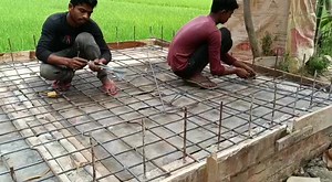 Laying Rebar on a Concrete Base: Construction Process