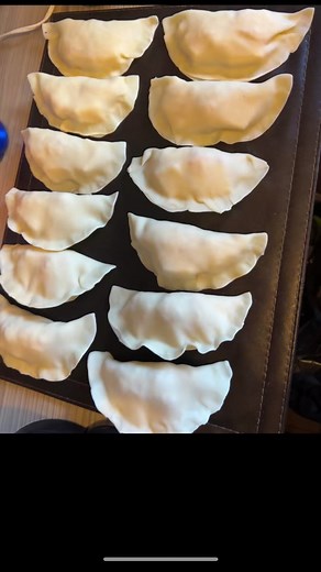 Empanadas fritas de centolla - queso 🧀 #empanadas #empanada #empanadacentollaqueso #centolla #queso #f4f #followme #f4follow #recetas #cocinando #cocina #magallanes #chile #puntaarenas @Alexis Vcas