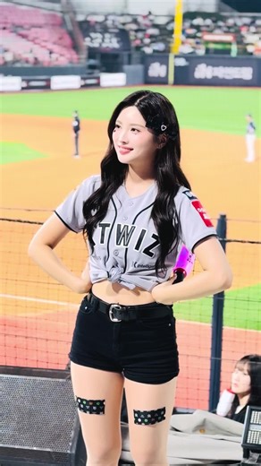 Korean Cheerleader 김정원 in Action