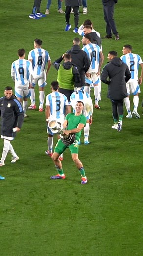 El Dibu Martinez 🏆 #Argentina 3-0 #Chile #Eliminatorias2026 #DibuMartinez #parati #fyp