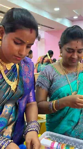 Unga veetu Valaikappu function-ayum ithu pola azhaga mathanuma? DM us for Bangles Stall bookings! 📥