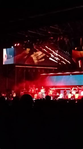 Marco Antonio Solís pone a cantar a los tlaxcaltecas con todos sus éxitos Miles de asistentes disfrutaron de una noche inolvidable durante el concierto que ofreció el cantante mexicano #Marco #Antonio Solís en el Estadio Tlahuicole, donde el público coreó cada uno de los éxitos del famoso “#Buki”. Después de 22 años de haberse presentado en Tlaxcala, el artista regresó para reencontrarse con sus seguidores tlaxcaltecas, quienes desde temprana hora se dieron cita para presenciar este esperado esp