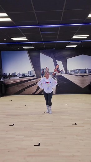 Canción bonita by Carlos Vives & Ricky Martin Full Choreography 🎥 https://youtube.com/@carinacasanovas4291 #zumba #zin #zumbavideo #zumbachoreo #zumbadance #zumbacommunity #zinlive #dance #dancereels #dancevideos #fitnessdance #getfit #smile #dancechoreo #zumbalove #bailar #zumbafamily #zumbaworldwide #zumbainstructor #zinnow #zumbasweden #zumbalife #zumbahappy #goodvivbes #zumbaparty #zincommunity #zumbafitness | Carina Casanovas Vera