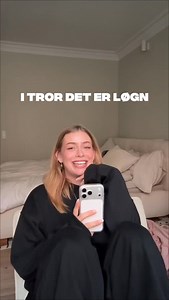 Det er SÅ mærkeligt!!! Hvad gør jeg? Jeg bliver nødt til at finde ud af om vi er i familie hahaha | Melissa Bentsen