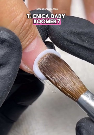 Aprende Todo Sobre Uñas Acrílicas: 4 Clases Gratis