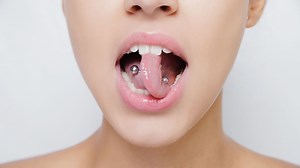 Infezioni del piercing alla lingua: come prevenirle e curarle