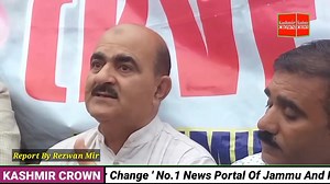 2.8K views · 46 reactions | Thousands of fruit laden trucks stopped Fruit getting rotten 70 PERCENT PEOPLE CONNECTED WITH IT AND ARE WEEPING STAGED PROTEST AT QAZIGUND Irfan hafeez lone , President Bashir Ahmad bashir , Fayaz Ahmed malik President sopore Mundi ,Mudasir buyers ,Amin sb shopian | Kashmir Crown | Facebook