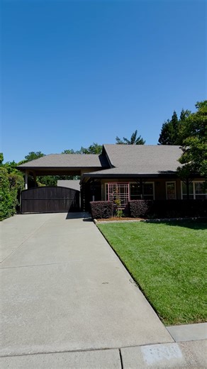 8685 Hickory Leaf Pl
