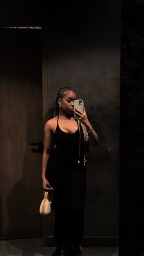 Mirror on the wall🫦 #fypシ゚ #mirrorpics #justagirl #living