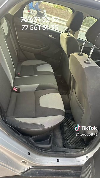 #Ford Focus Se Année 2013 Automatique essence Climatisé Écran et caméra de recul Jantes aluminiums Commande au volant Bleuthooth connecté Radio CD AUX Mp3 Tres propre Rien a signaler Prix : 2.700. 000frcs#