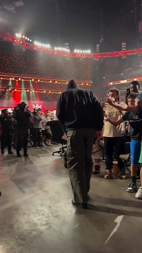 947K views · 1.6K reactions | Head on a swivel | Logan Paul | Facebook